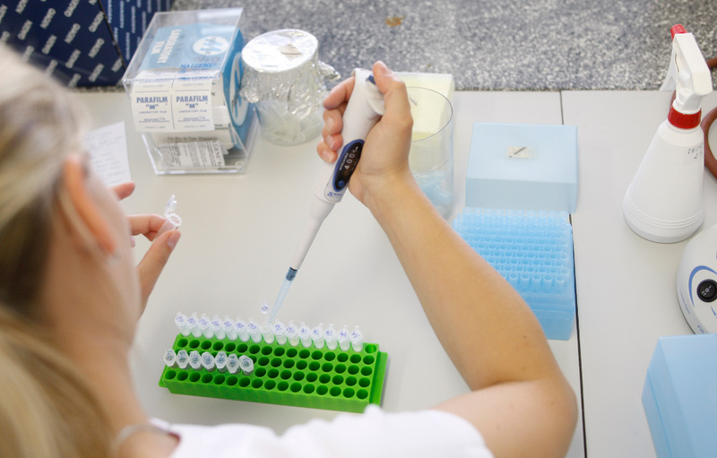 Illustration for article titled Here's what it actually costs to run a university science lab